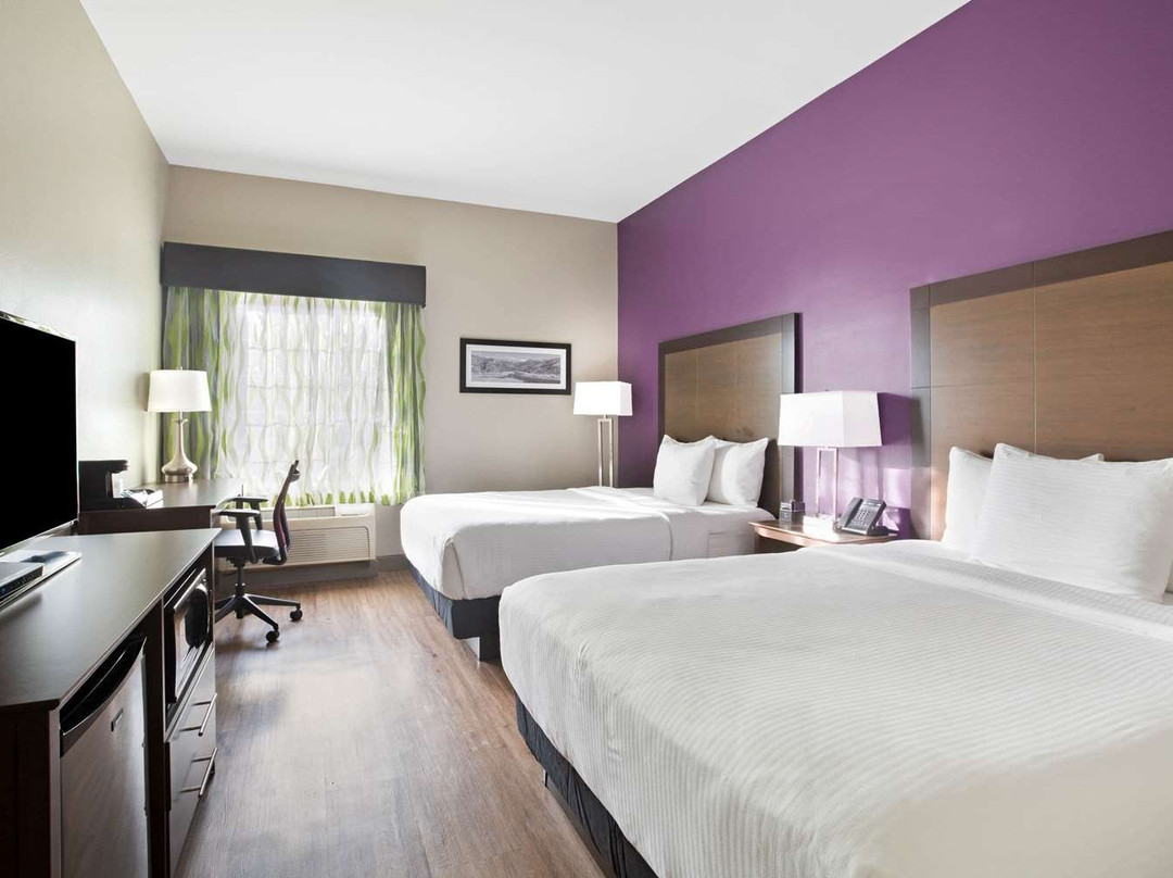 La Quinta Inn & Suites by Wyndham Visalia/Sequoia Gateway主图