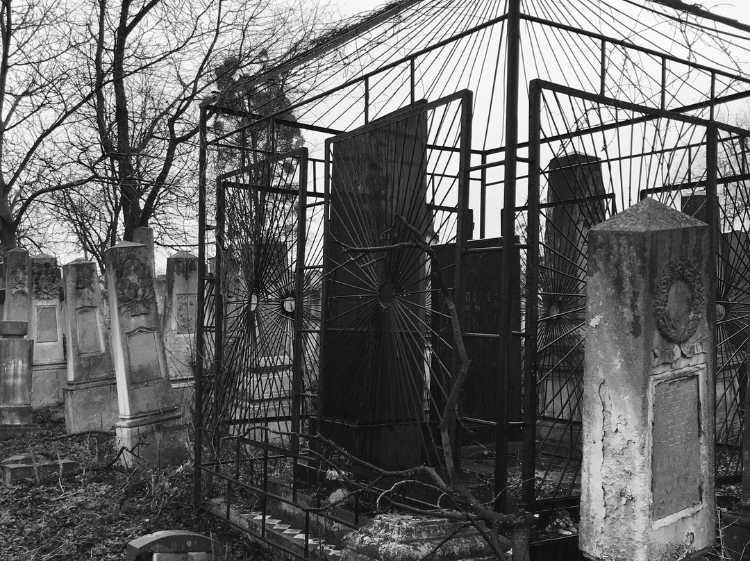 Jewish Cemetery-Chernivtsi必去景点
