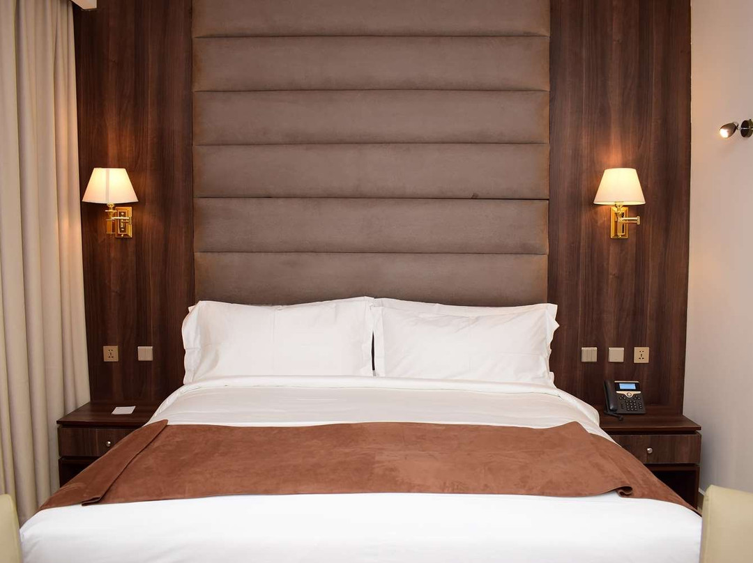 Monty Suites & Golf主图