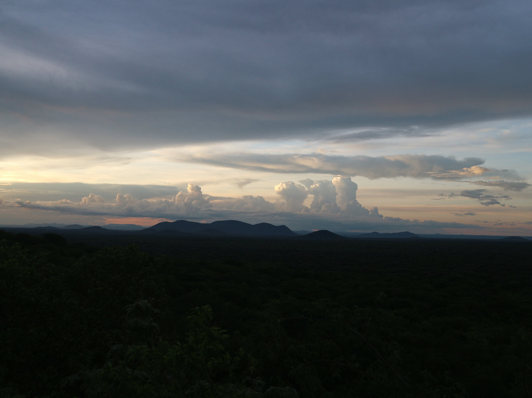 Ruaha Hilltop Lodge主图