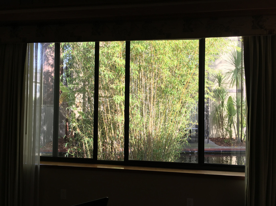 黛娜花园酒店主图