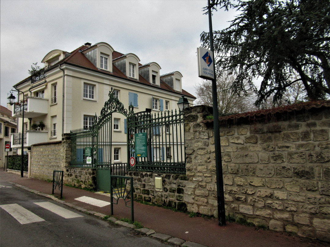 Square de L'Âge d'Or景点图片