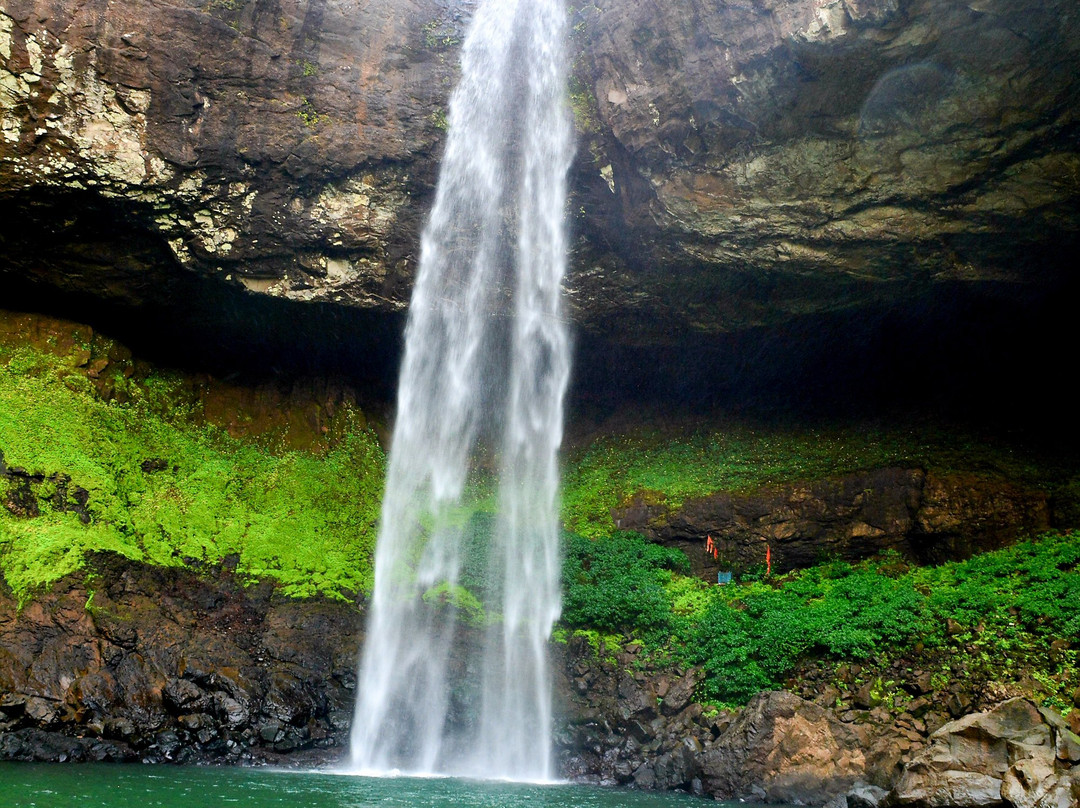 Devkund Waterfall景点图片