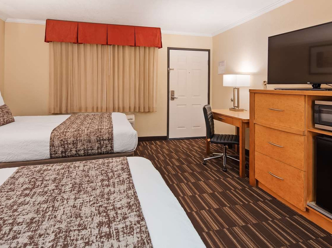 安大略机场贝斯特韦斯特普勒斯酒店主图