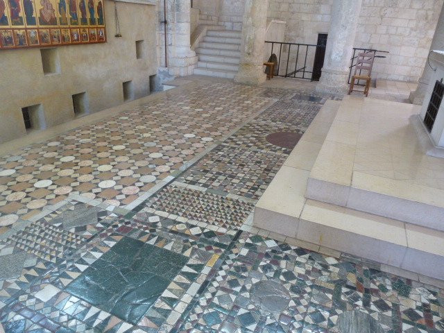 Abbaye de Fleury-Saint-Benoit-sur-Loire必去景点