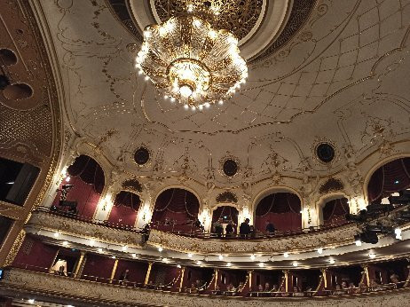 布达佩斯轻歌剧院景点图片