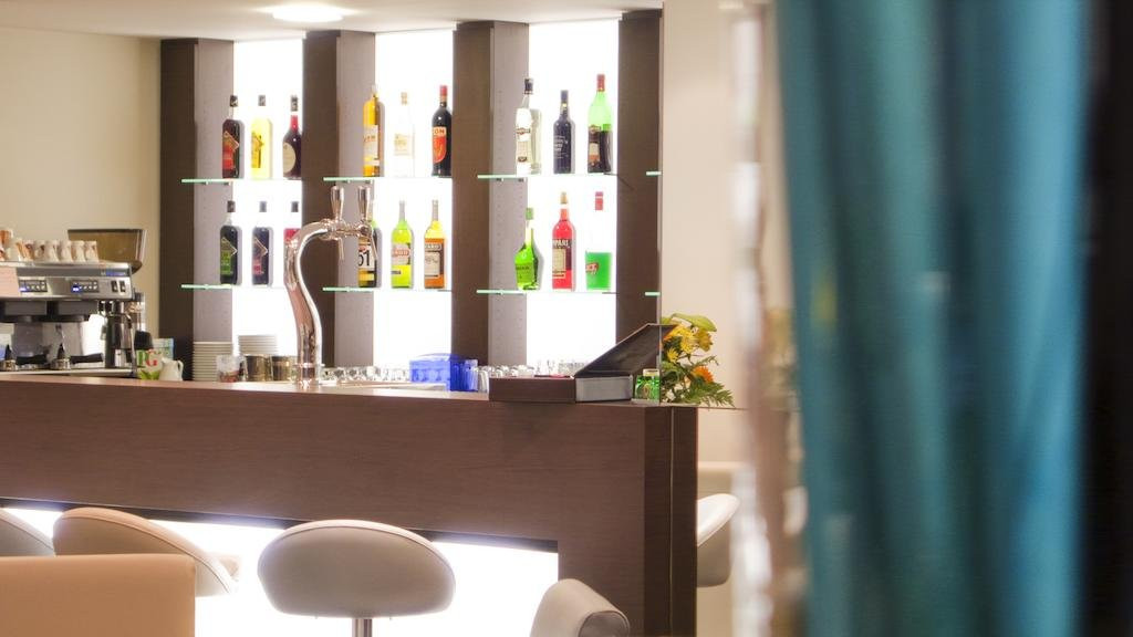 厄尔贡酒店主图