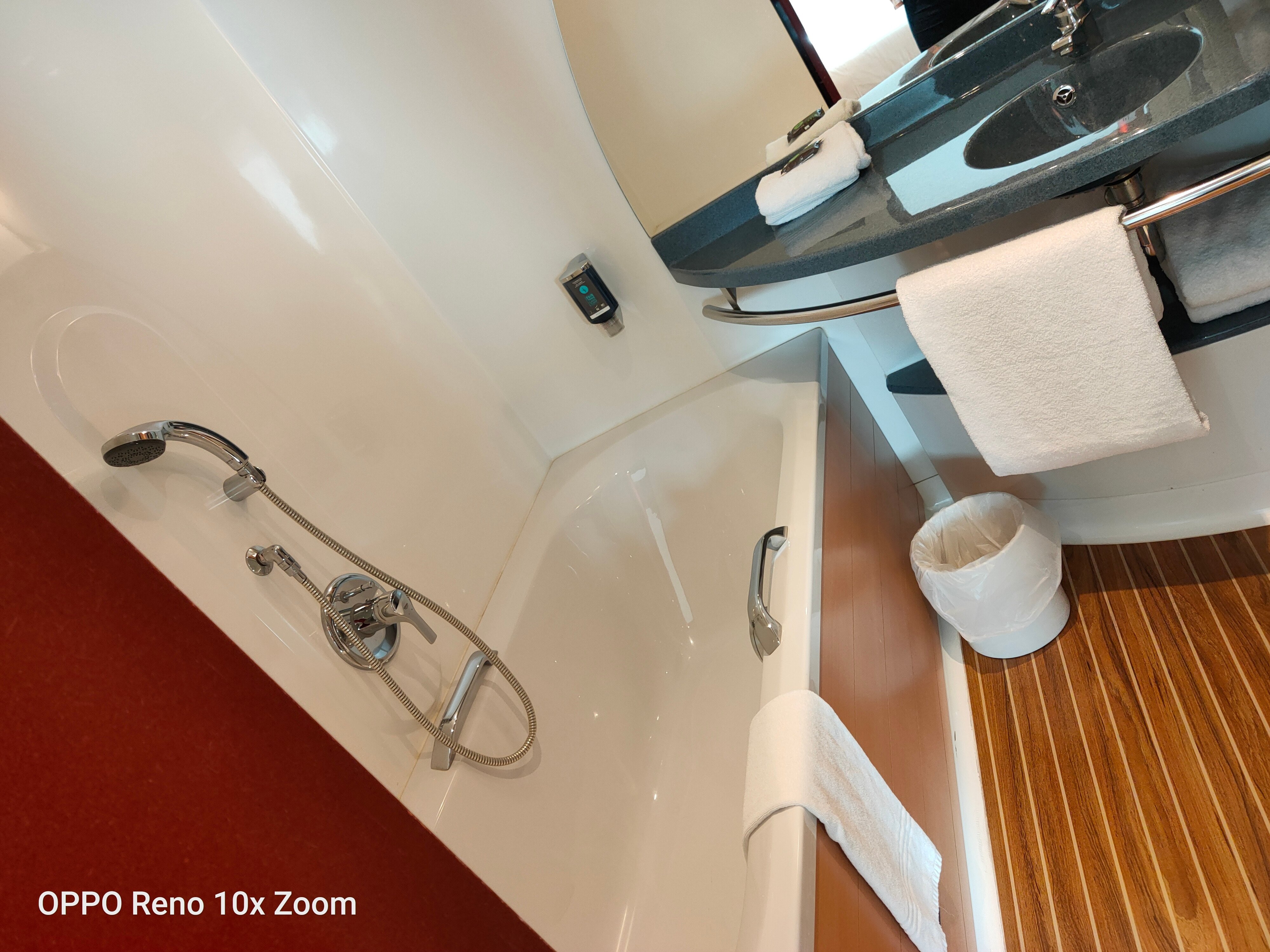 B&B HOTEL Vélizy Est-浴室