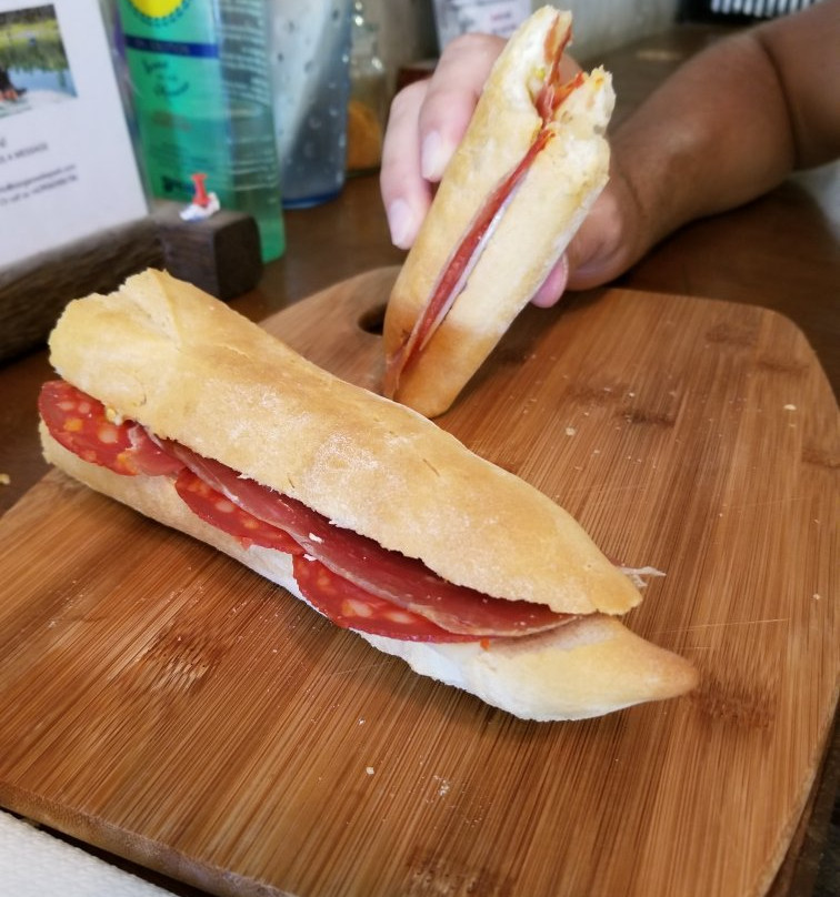 Catangnan餐馆和美食-Deli Street