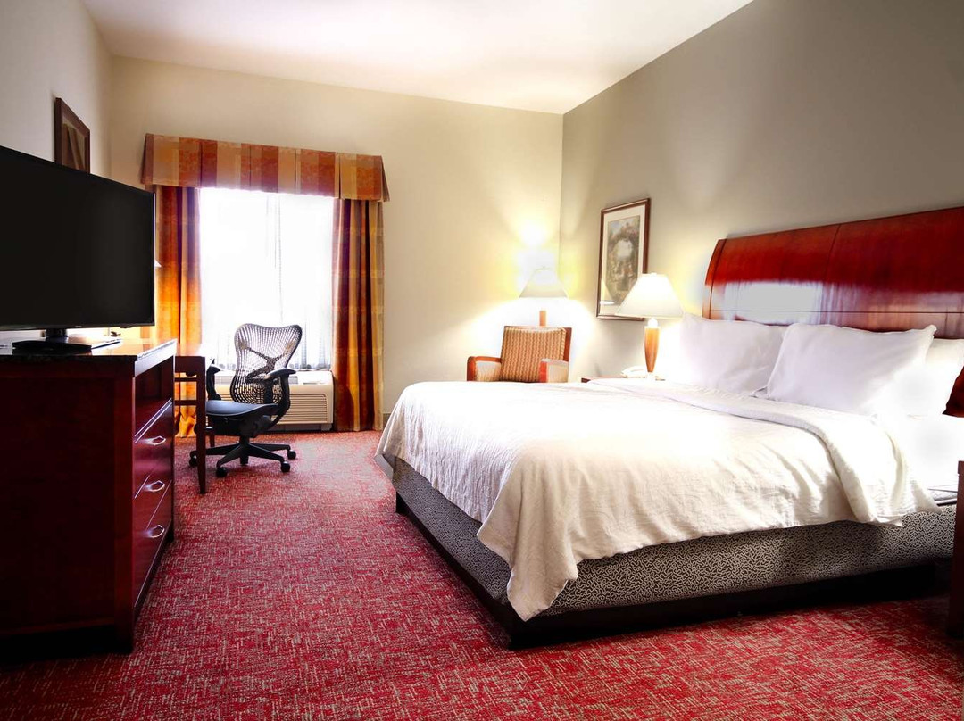 埃尔克哈特希尔顿花园酒店主图