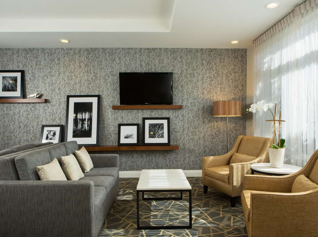 哈兰德海滩/文图拉欢朋酒店主图