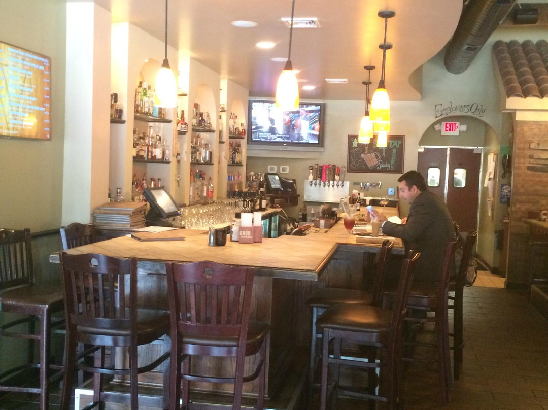 Round Lake Beach旅游景点-The Vine - Martini & Wine Bar