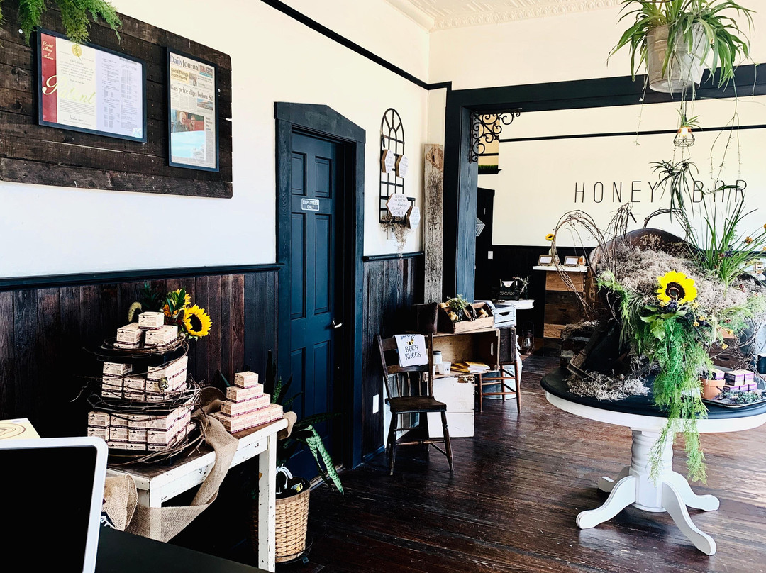 Harold's Famous Bee Co. + Honey Bar-Sainte Genevieve必去景点