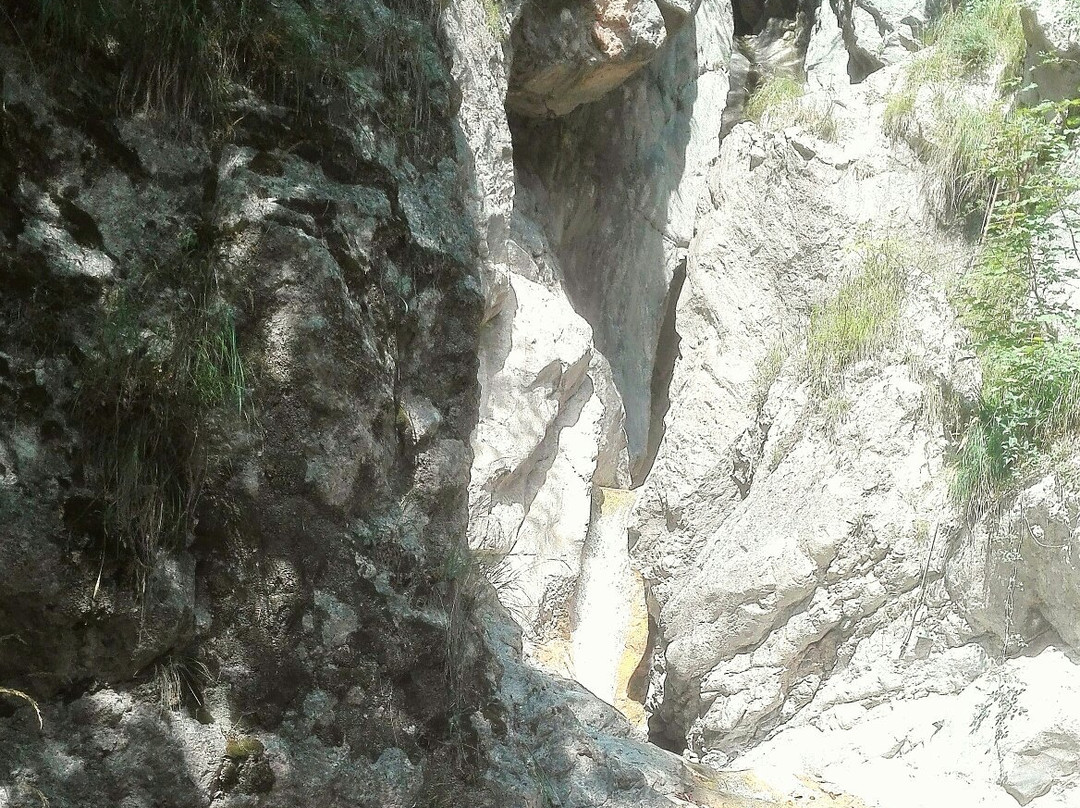 Cascata di Cladonde-Raveo必去景点