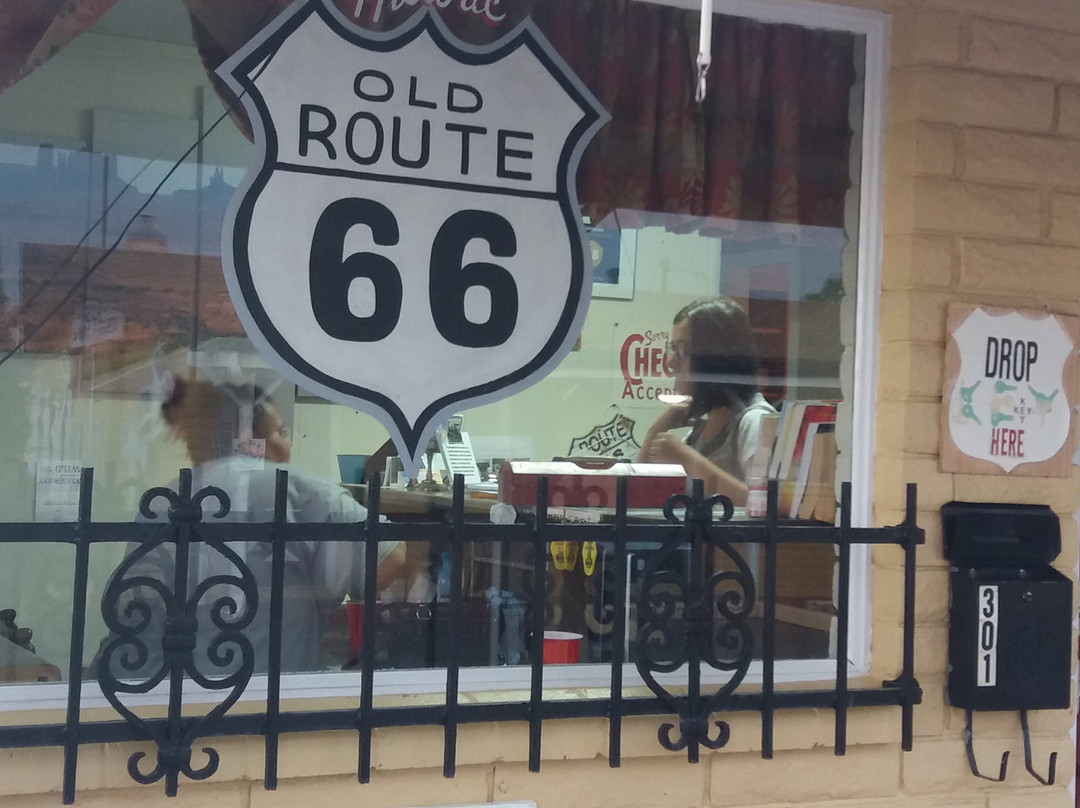 Brad's Desert Inn主图