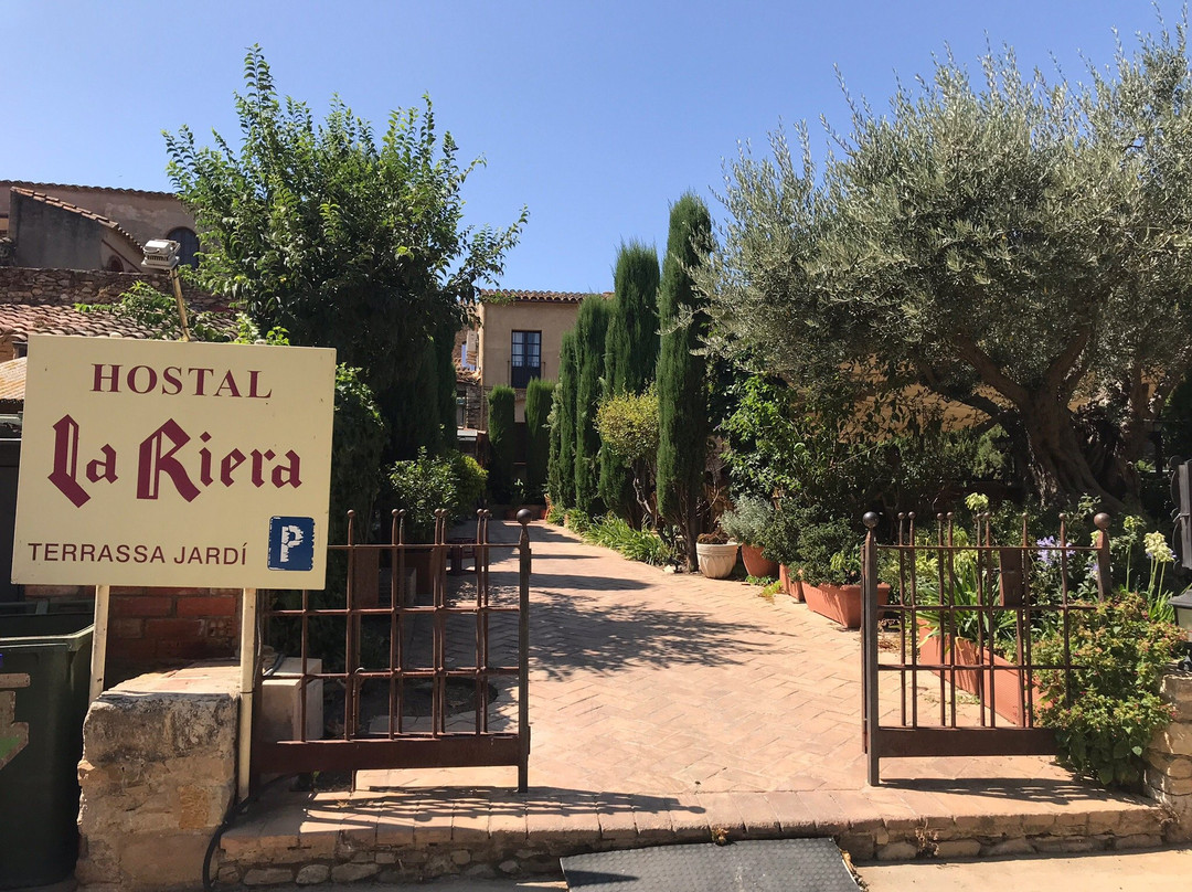 La Riera Hostel and Resturant主图