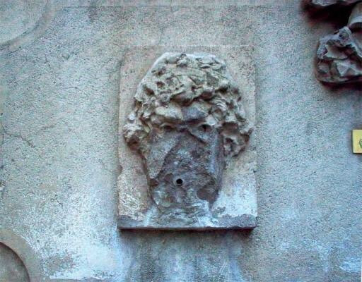 Fontaine du Griffe景点图片