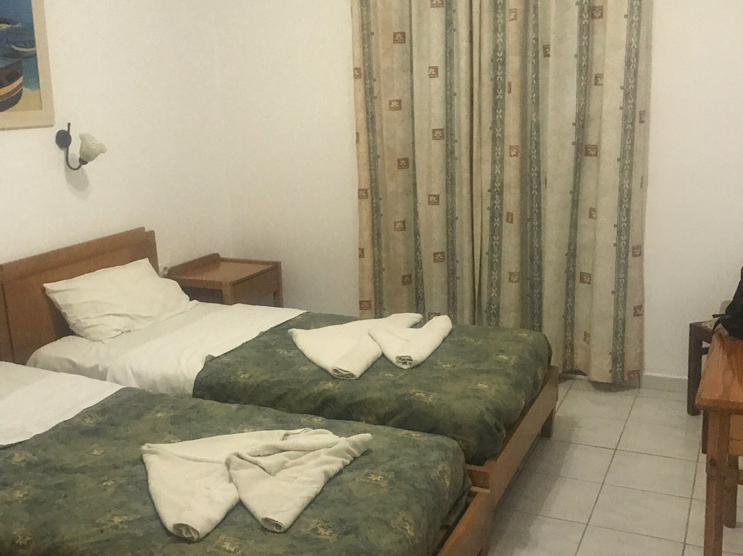 Chrisanna Apartments & Studios主图