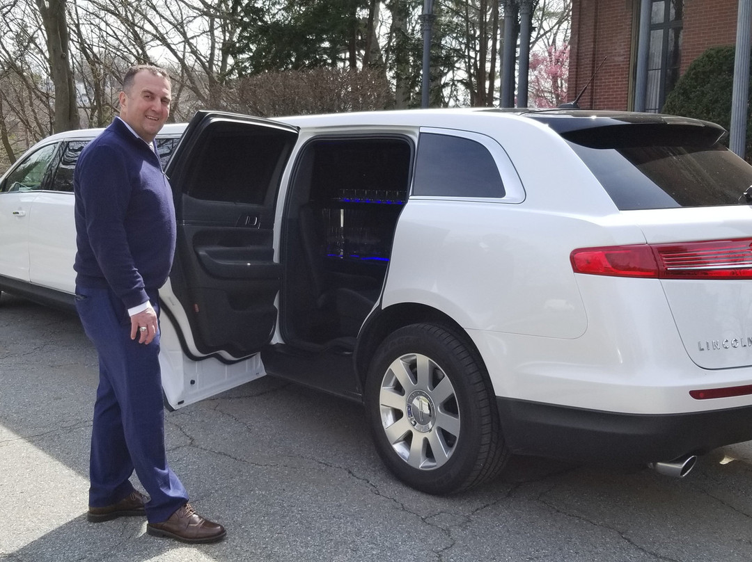 Raffi's Limousine Service景点图片