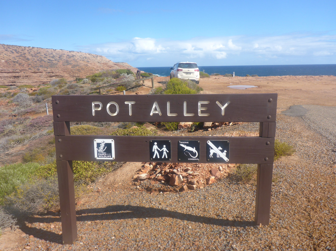 Pot Alley Beach景点图片