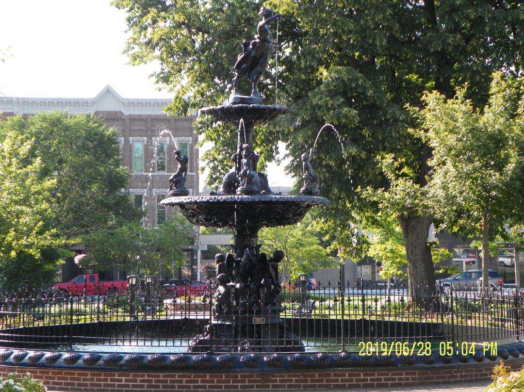 Fountain Square Park-鲍灵格林必去景点