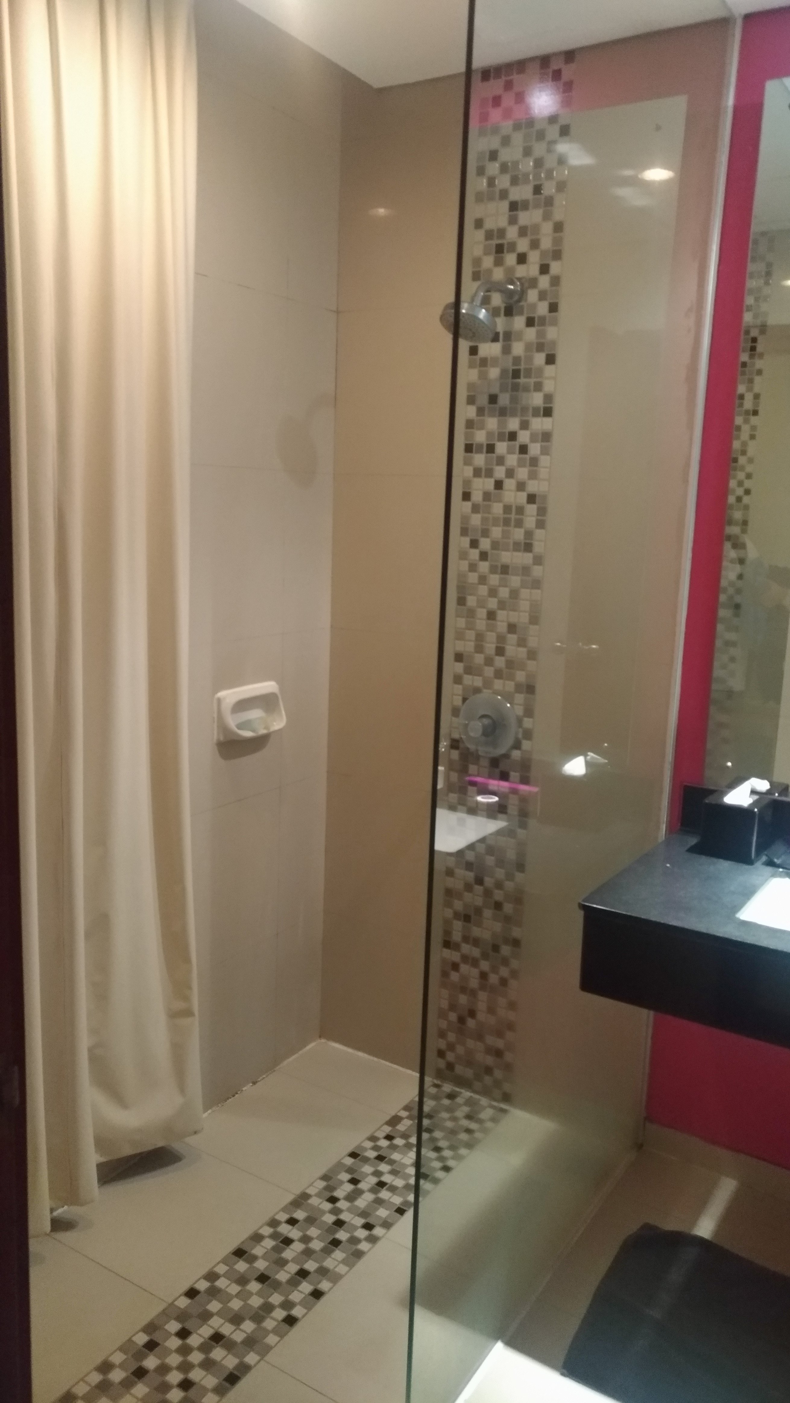 Quest Hotel Simpang Lima - Semarang-浴室