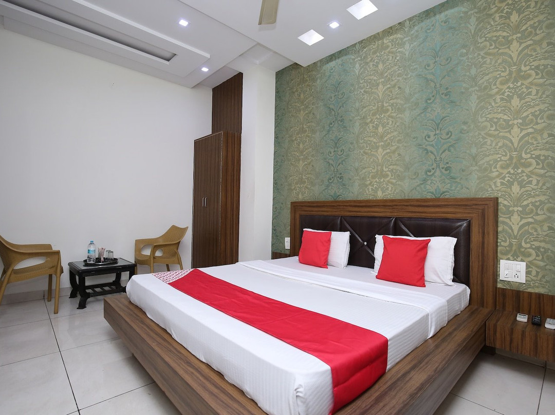 Hotel White City主图