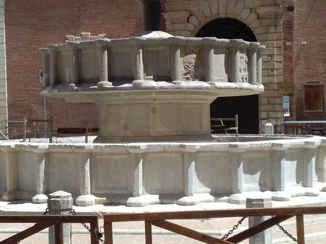 Fontana Sturinalto-Fabriano必去景点