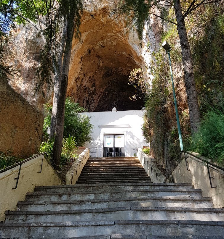 Diocesan Sanctuary of Madonna della Grotta-Praia A Mare必去景点