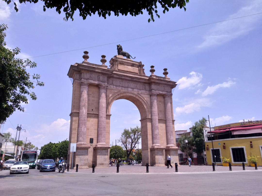 Arco Triunfal de la Calzada de los Héroes景点图片