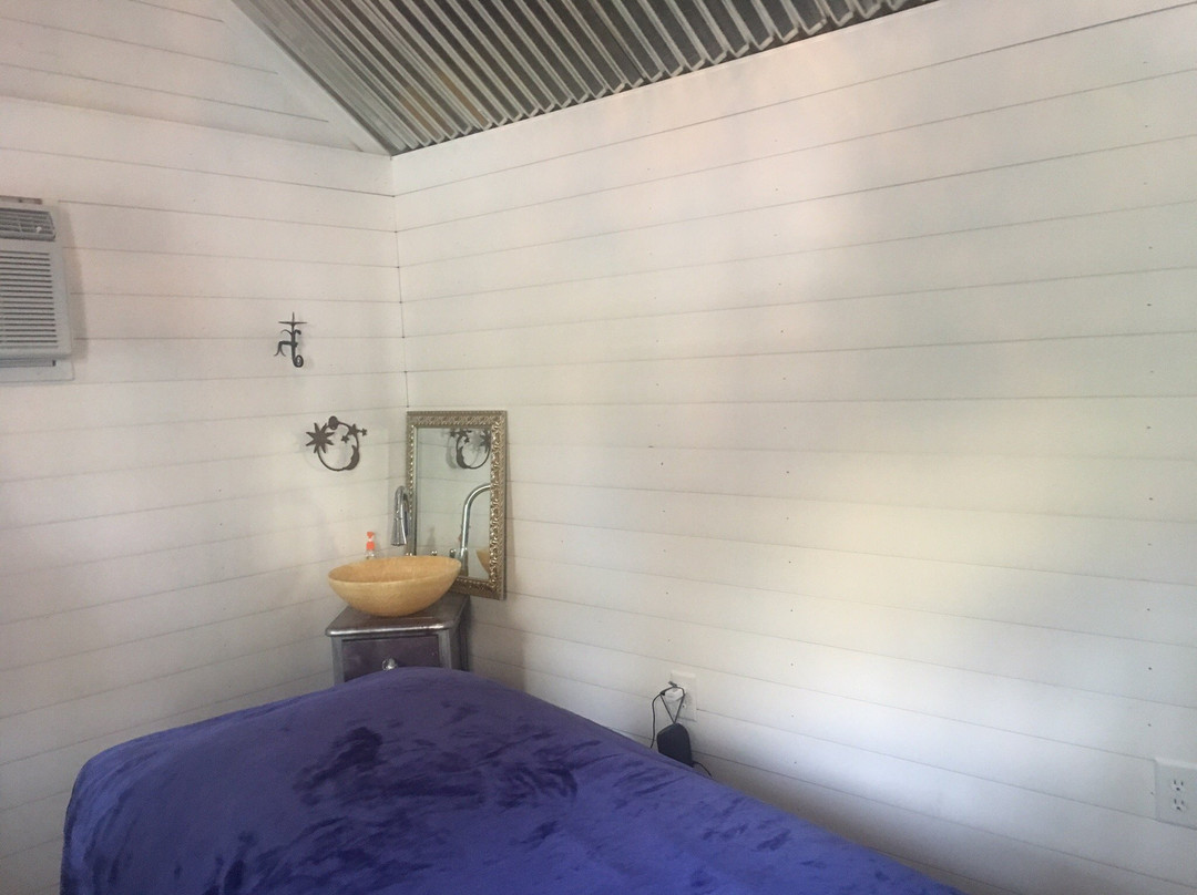 Sacred Mountain River Suites主图