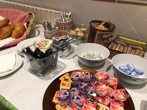 十字架酒店主图