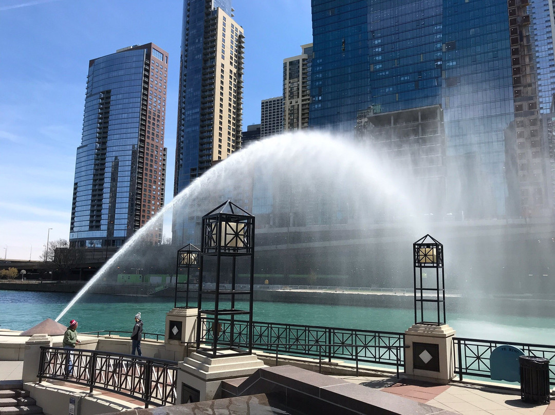 Centennial Fountain And Water Arc景点图片