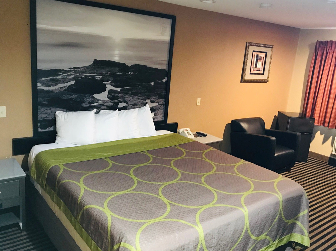 埃斯孔迪多速8酒店主图