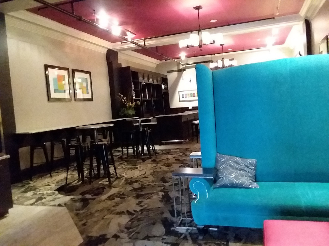 The Parker Inn & Suites主图