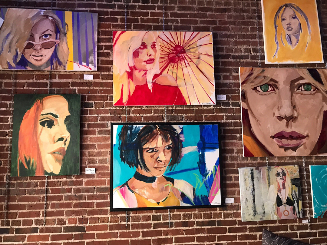 Space 39 Art Bar & Martini Lounge-迈尔斯堡必去景点