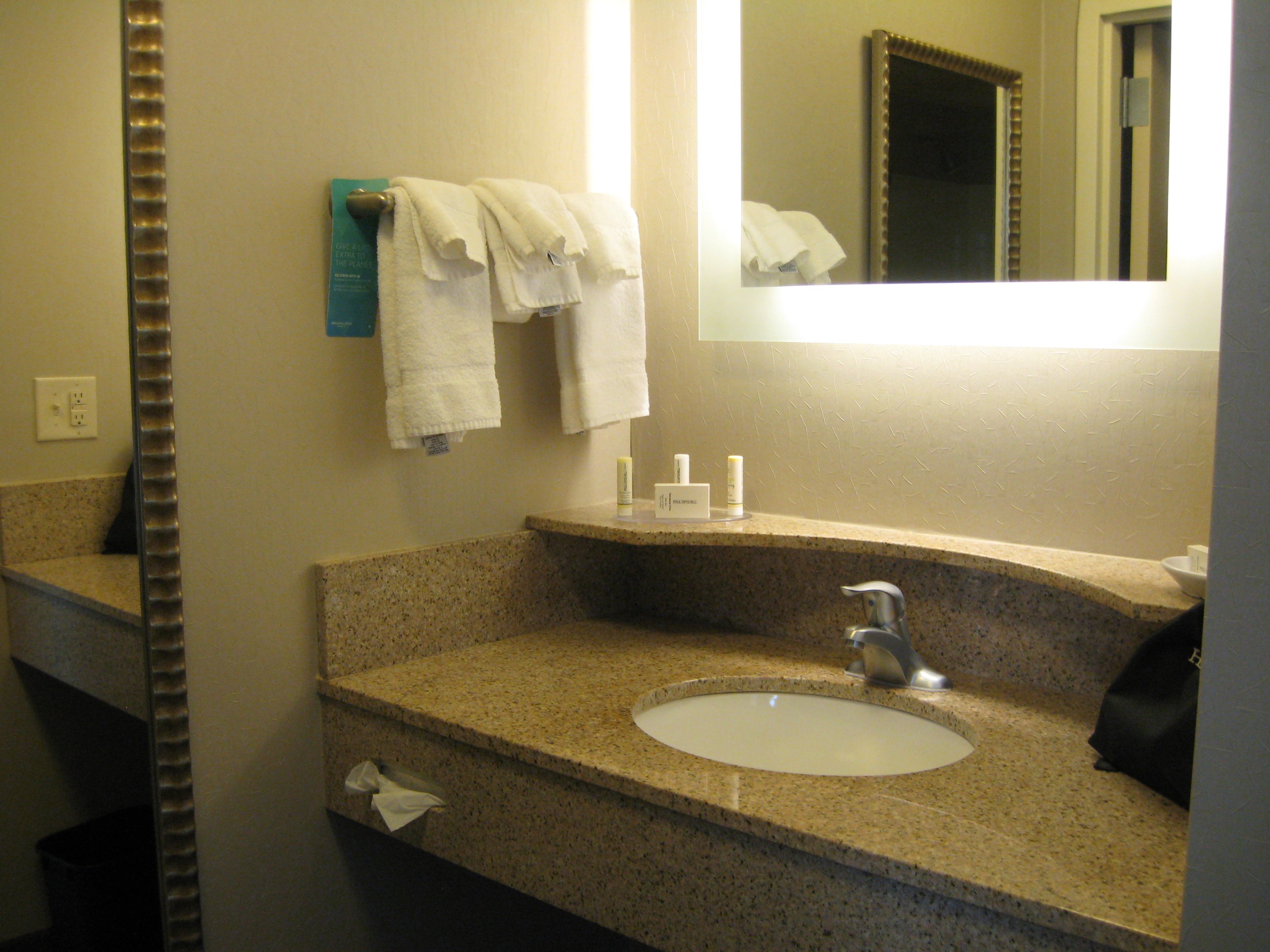 Springhill Suites New Bern-浴室
