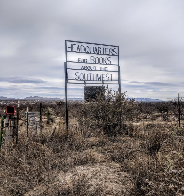 Singing Wind Bookshop-Benson必去景点