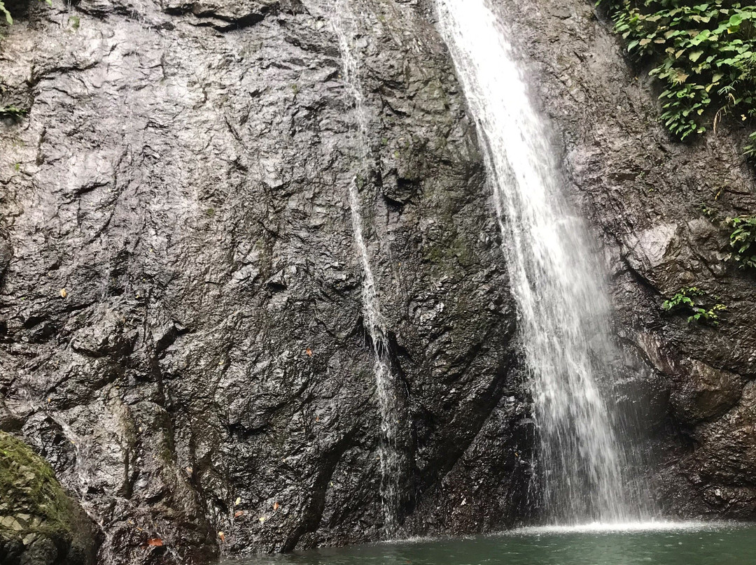 Bugtong Bato Falls景点图片