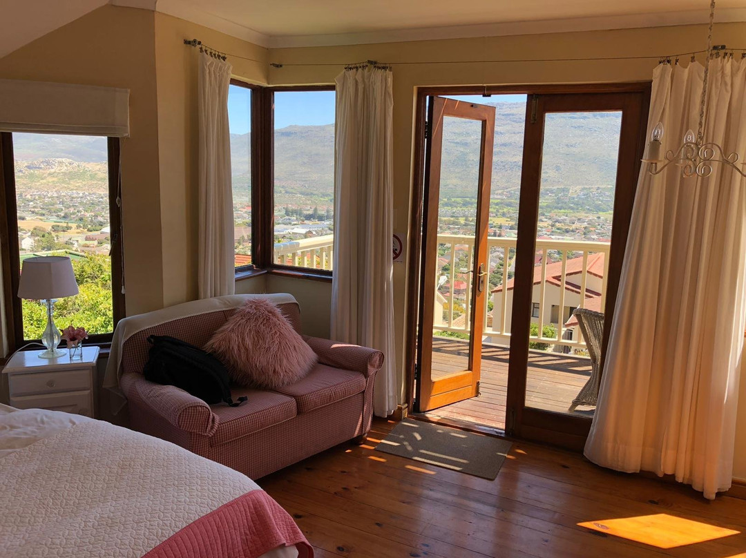 Tranquility Guest House主图