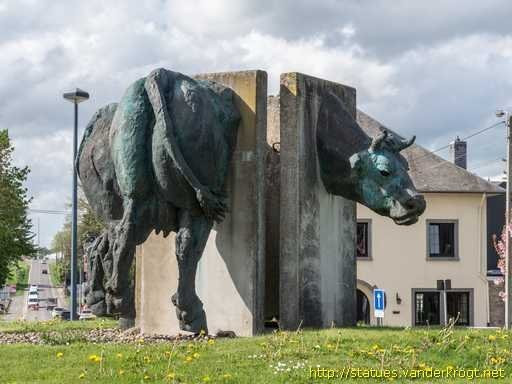 Le rond-point des Vaches - Roundabout of Cows景点图片