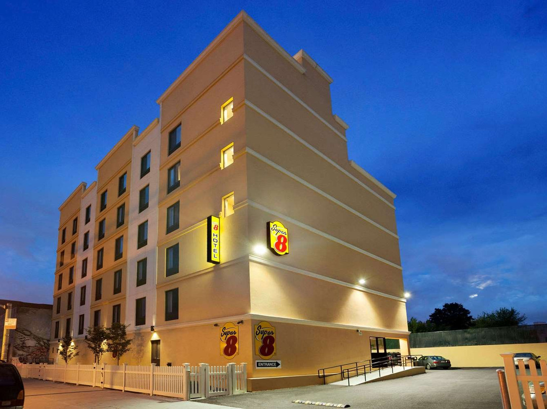 Super 8 by Wyndham Bronx主图