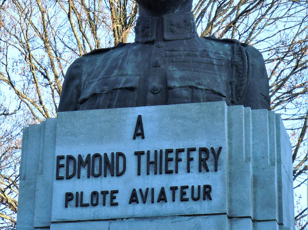 Bust of Edmond Thieffry景点图片