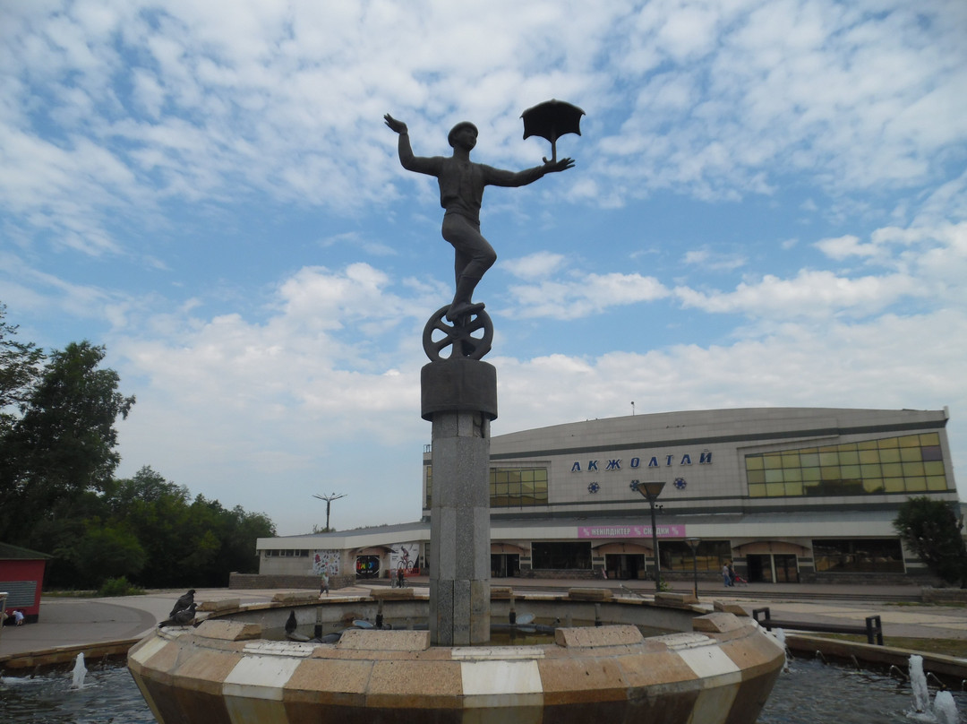 Temirtau旅游景点-Scuplture The Equilibrist