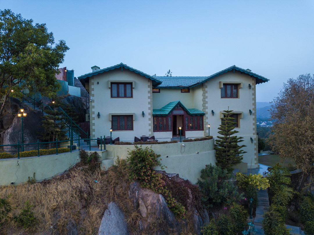 The Colonial Manek Manor主图