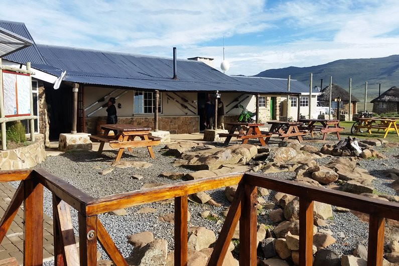 Sani Mountain Escape主图