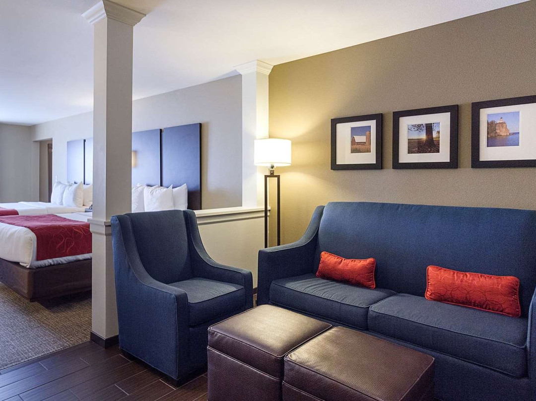 Comfort Suites & Conference Center主图