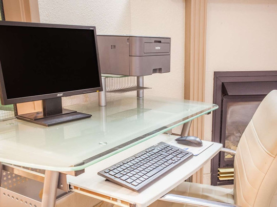 Super 8 by Wyndham Meadow Lake主图