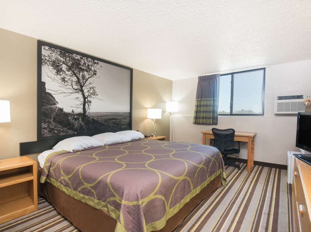 Super 8 by Wyndham Jamestown主图