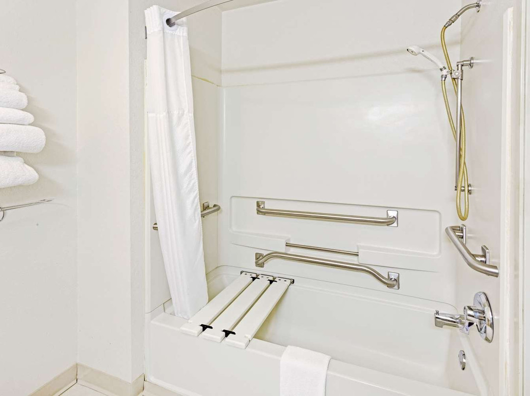 卡农斯堡-匹兹堡速8酒店主图